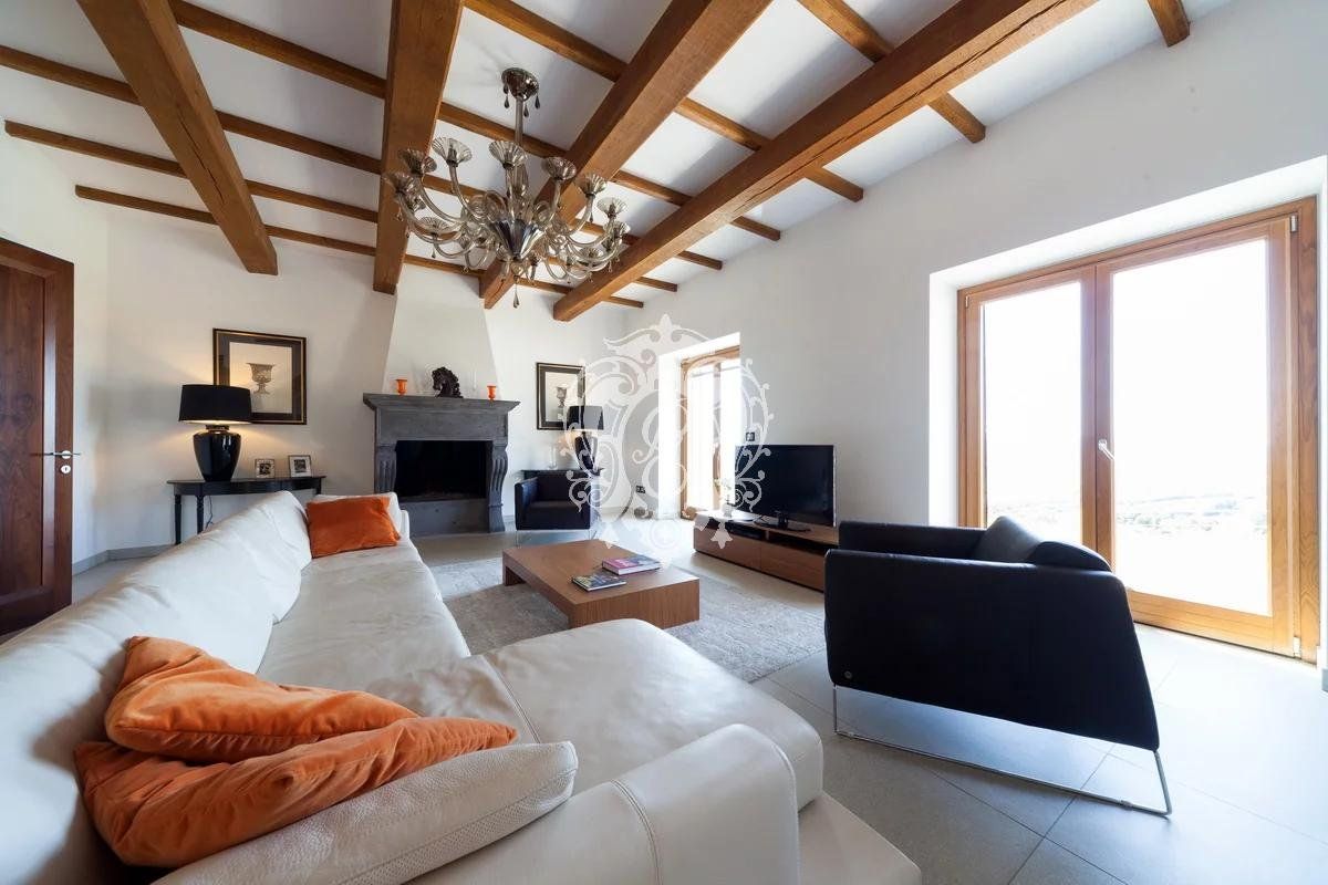 Вилла в Тоди, Италия, 665 м² - фото 3