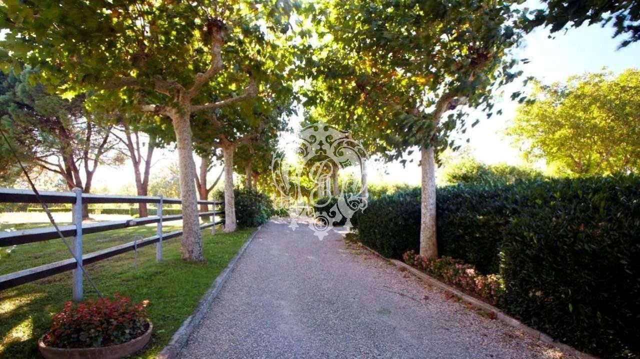 Отель, гостиница в Лекко, Италия, 1 500 м² - фото 3