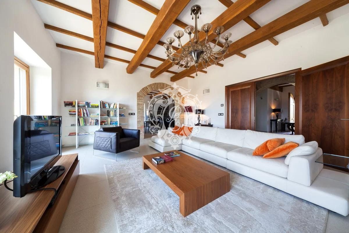 Вилла в Тоди, Италия, 665 м² - фото 4