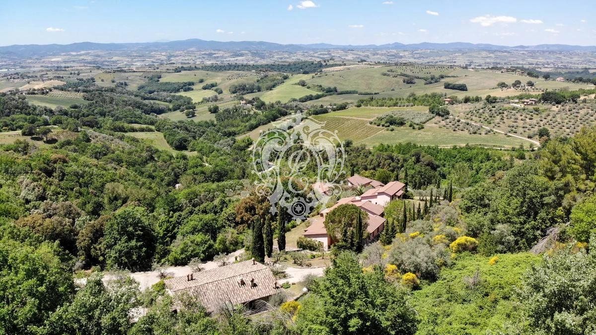 Отель, гостиница в Деруте, Италия, 1 600 м² - фото 4