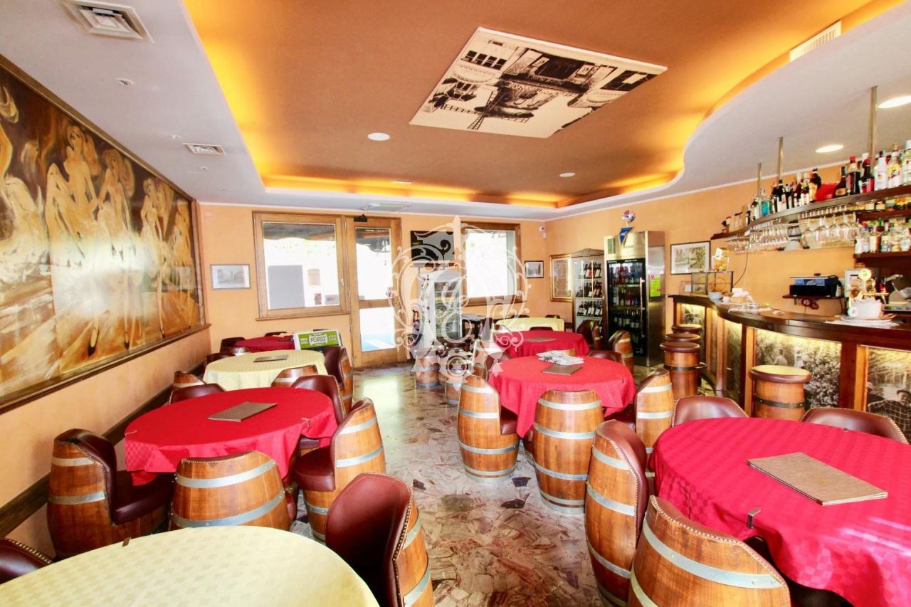 Коммерческая недвижимость в Сала-Комачине, Италия, 120 000 м² - фото 4