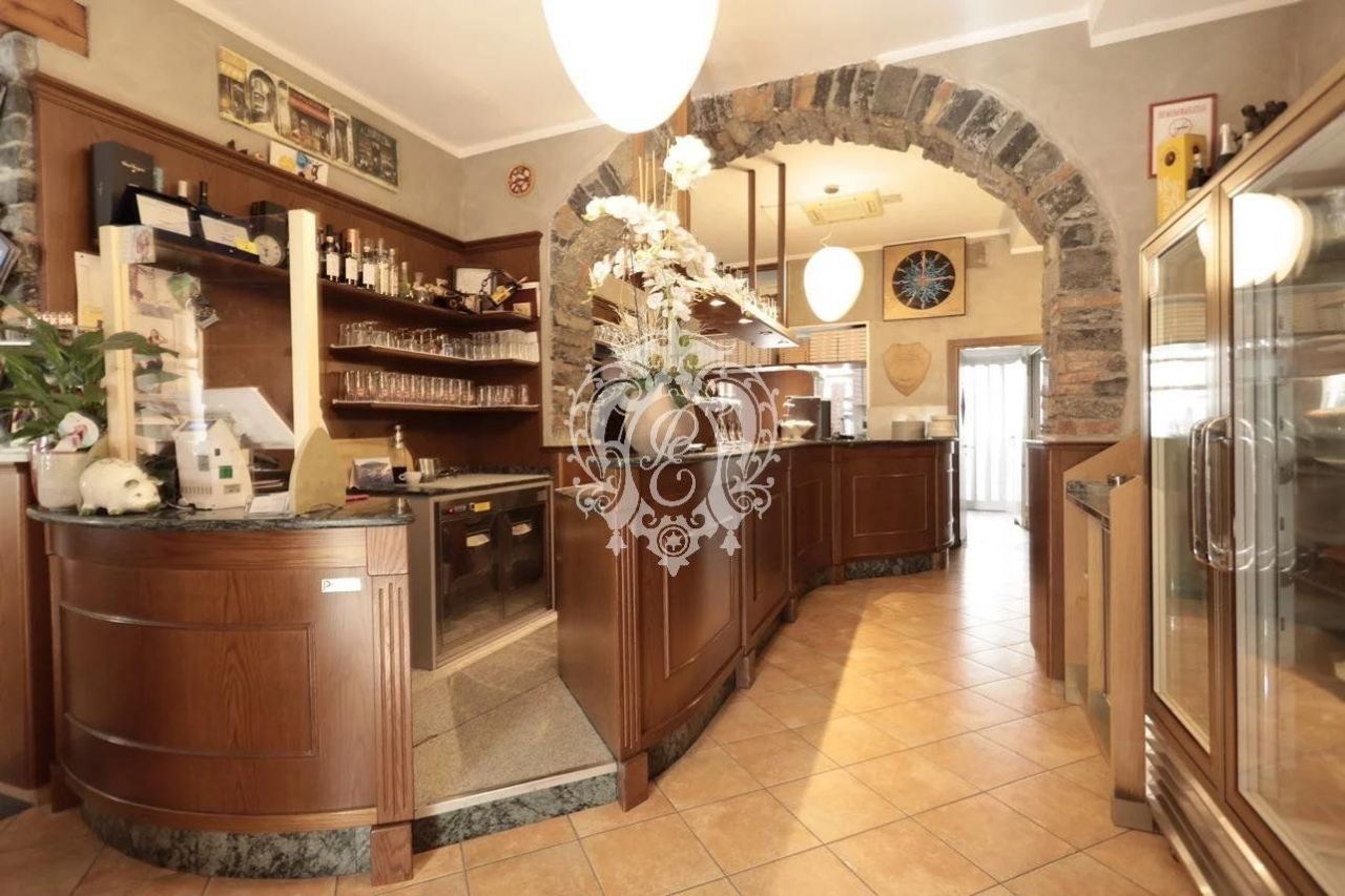 Коммерческая недвижимость в Комо, Италия, 500 м² - фото 6