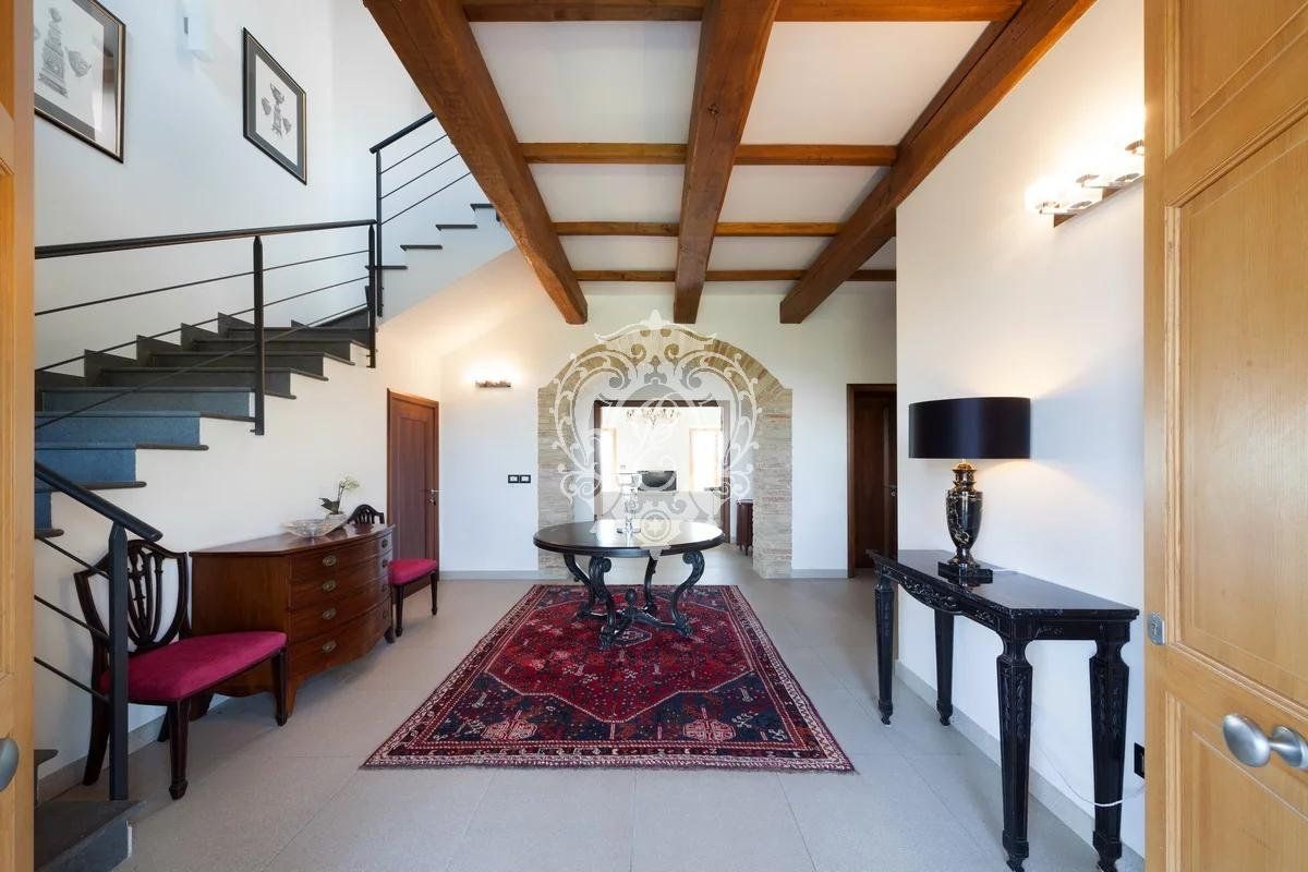 Вилла в Тоди, Италия, 665 м² - фото 6