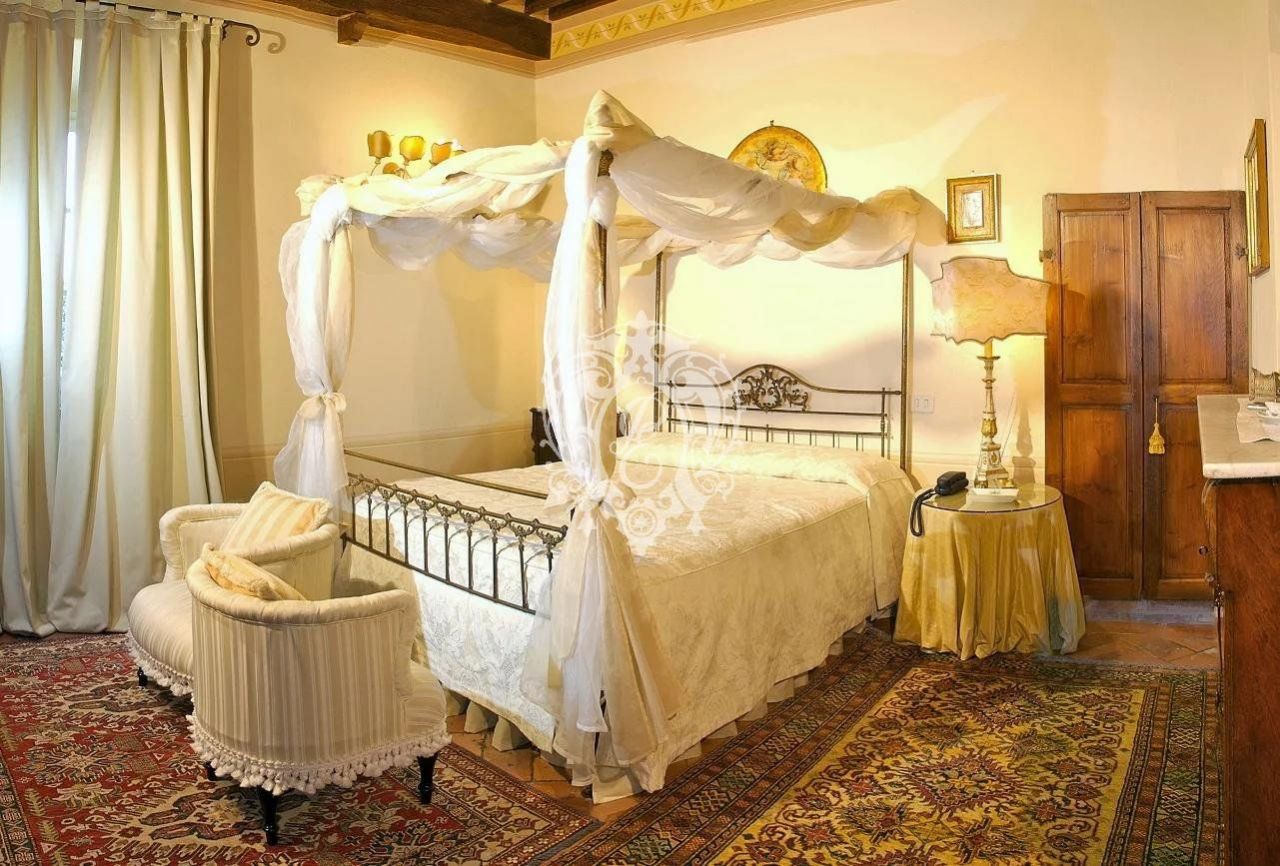 Отель, гостиница в Кортоне, Италия, 865 м² - фото 12