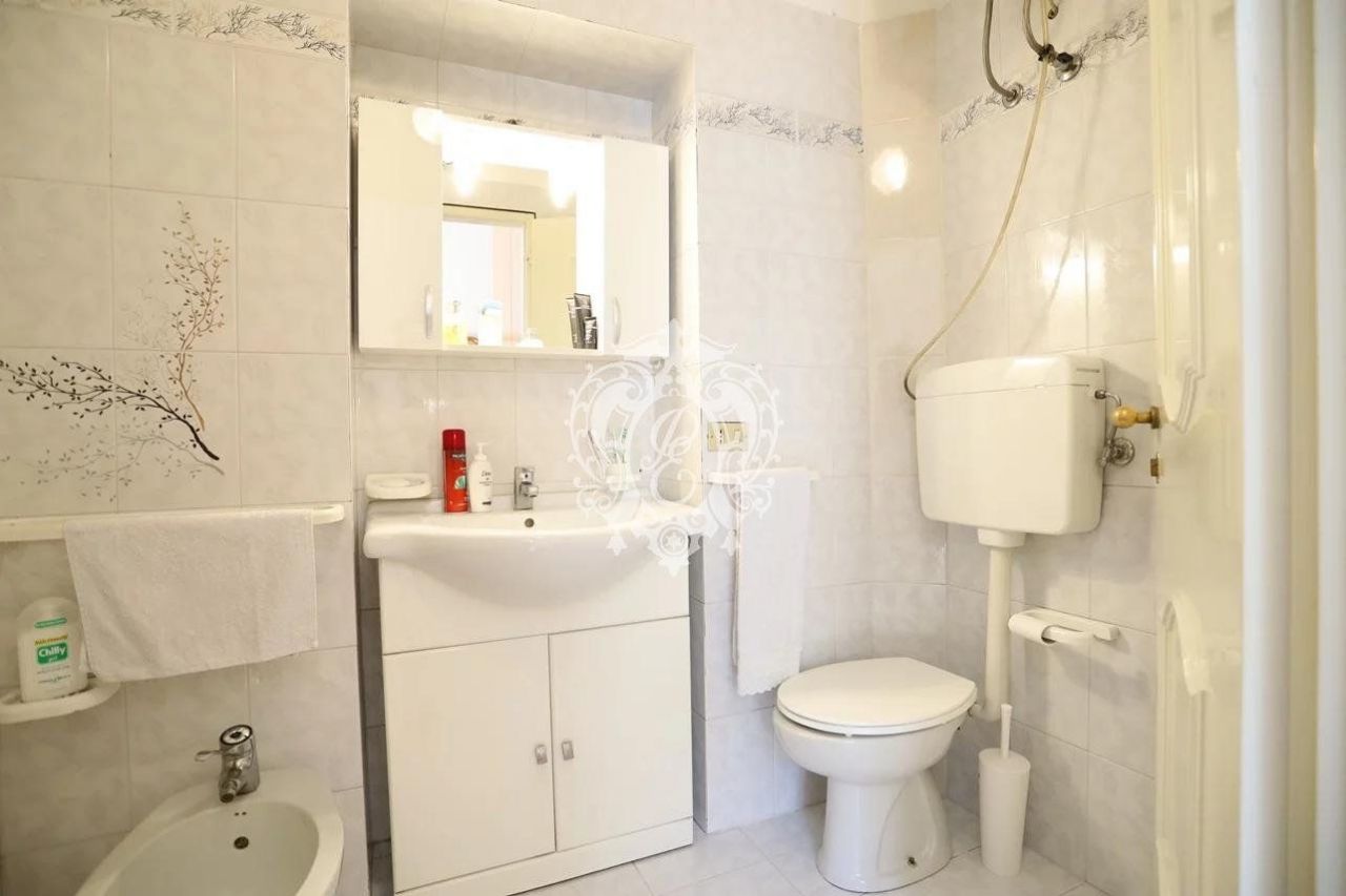 Коммерческая недвижимость в Комо, Италия, 500 м² - фото 13