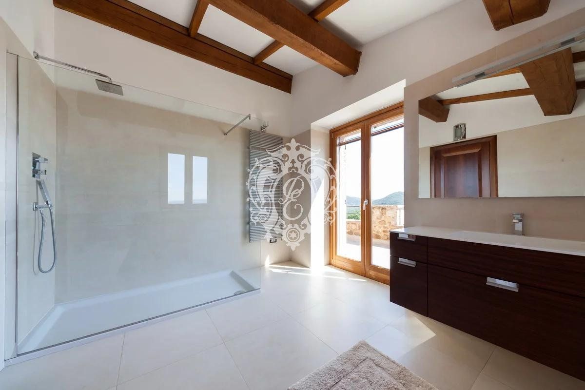 Вилла в Тоди, Италия, 665 м² - фото 15