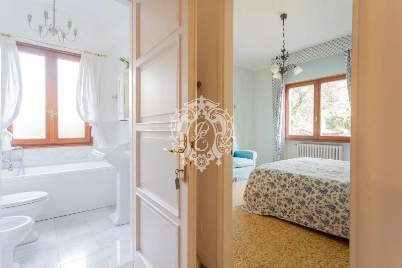 Вилла в Тремеццине, Италия, 430 м² - фото 18