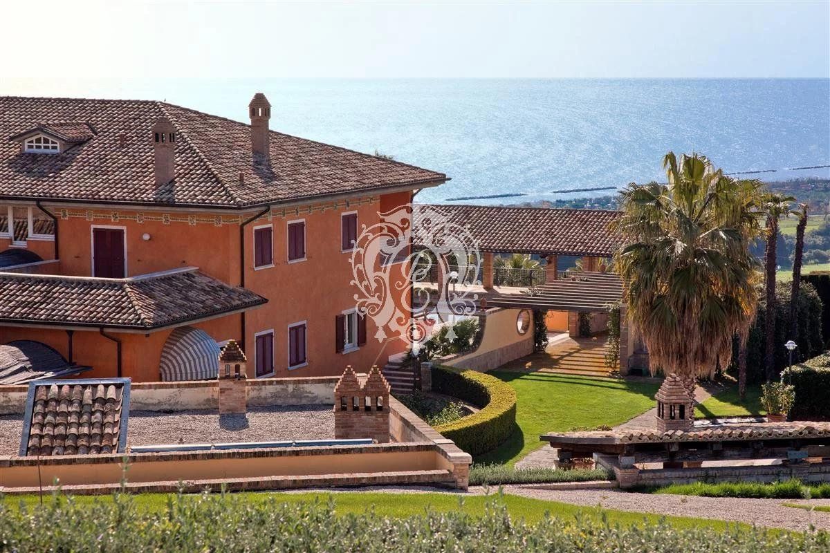 Вилла в Сан-Бенедетто-дель-Тронто, Италия, 5 000 м² - фото 19