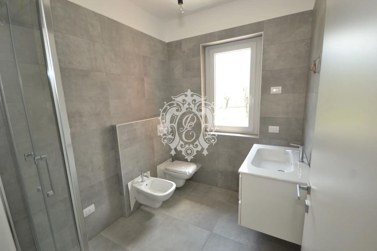 Вилла в Тремеццине, Италия, 200 м² - фото 19