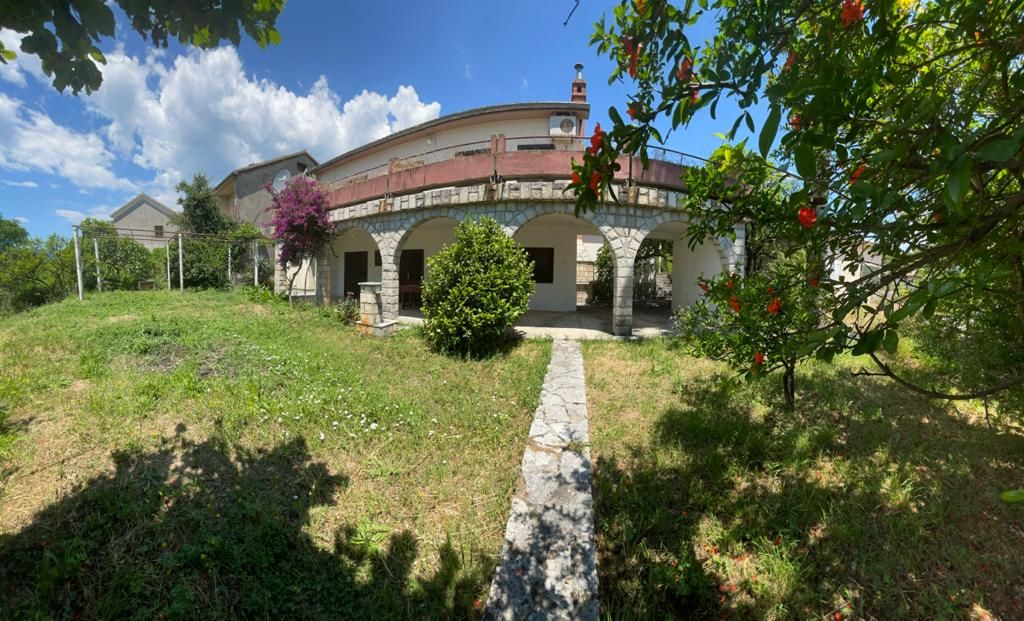 Дом в Кумборе, Черногория, 196 м2 - фото 1