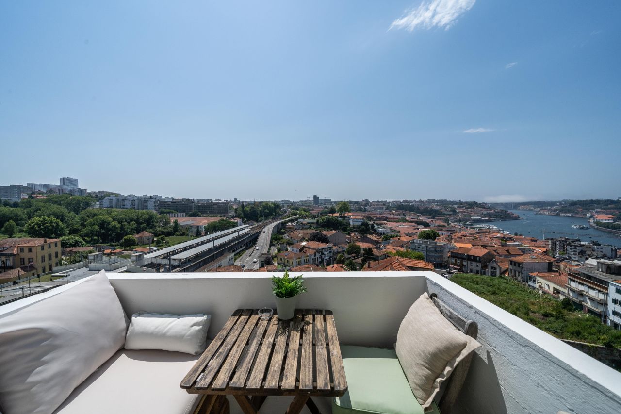 Апартаменты в Вила-Нова-ди-Гая, Португалия, 155 м2 - фото 1