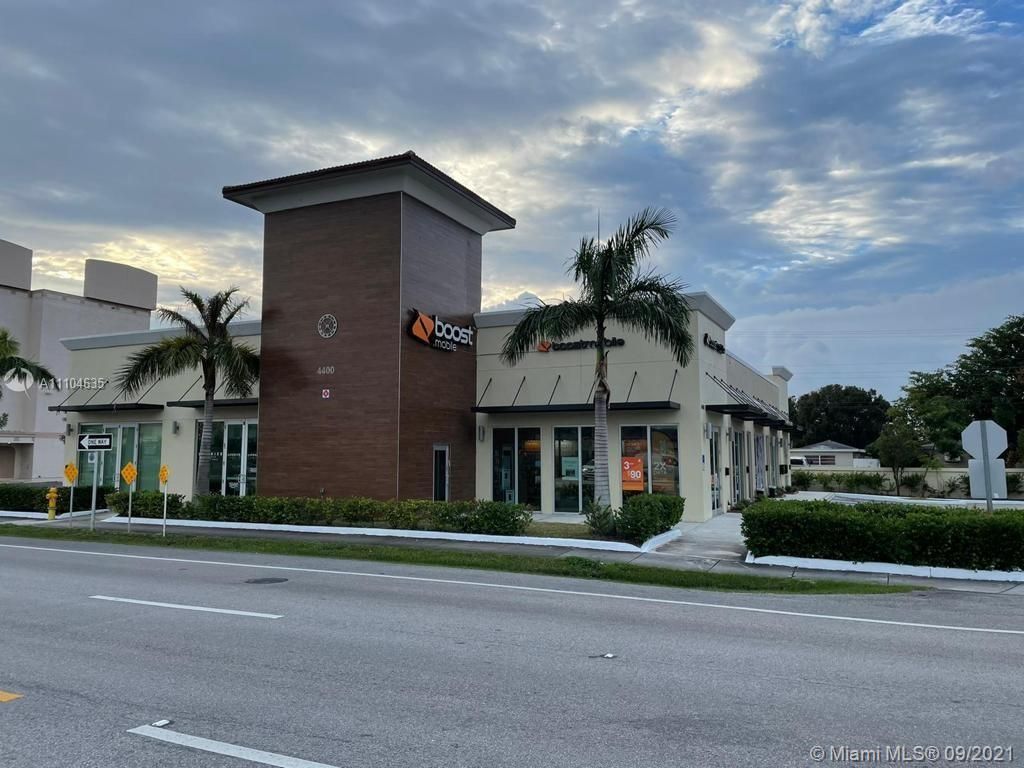 Магазин в Майами, США, 700 м² - фото 2