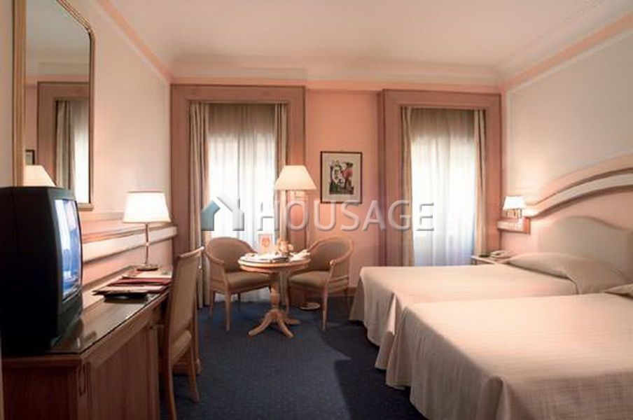 Отель, гостиница в Риме, Италия - фото 1