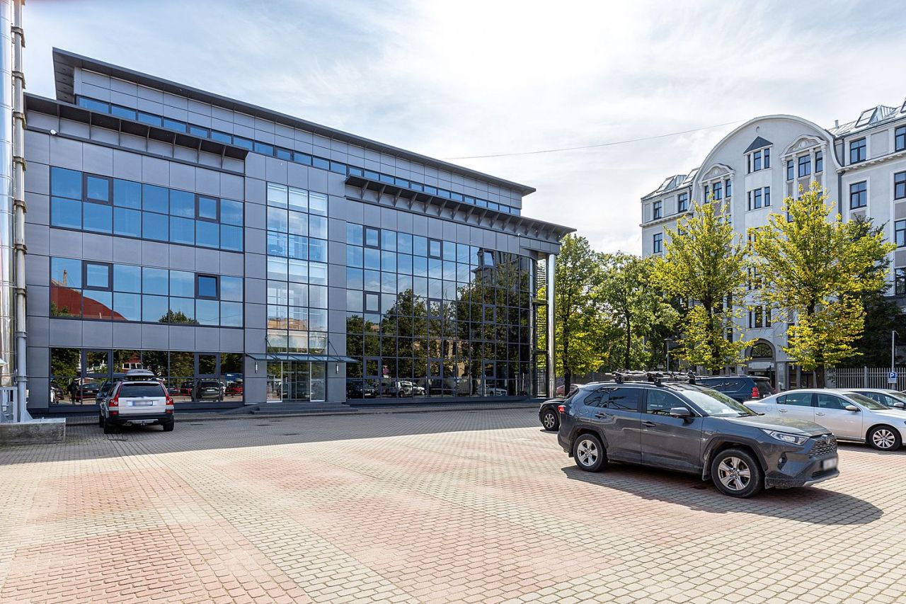 Офис в Риге, Латвия, 1 824 м2 - фото 1