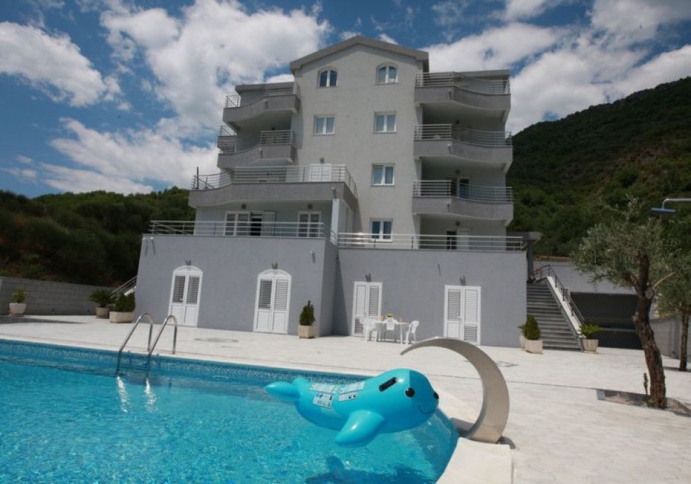 Коммерческая недвижимость в Будве, Черногория, 450 м2 - фото 1