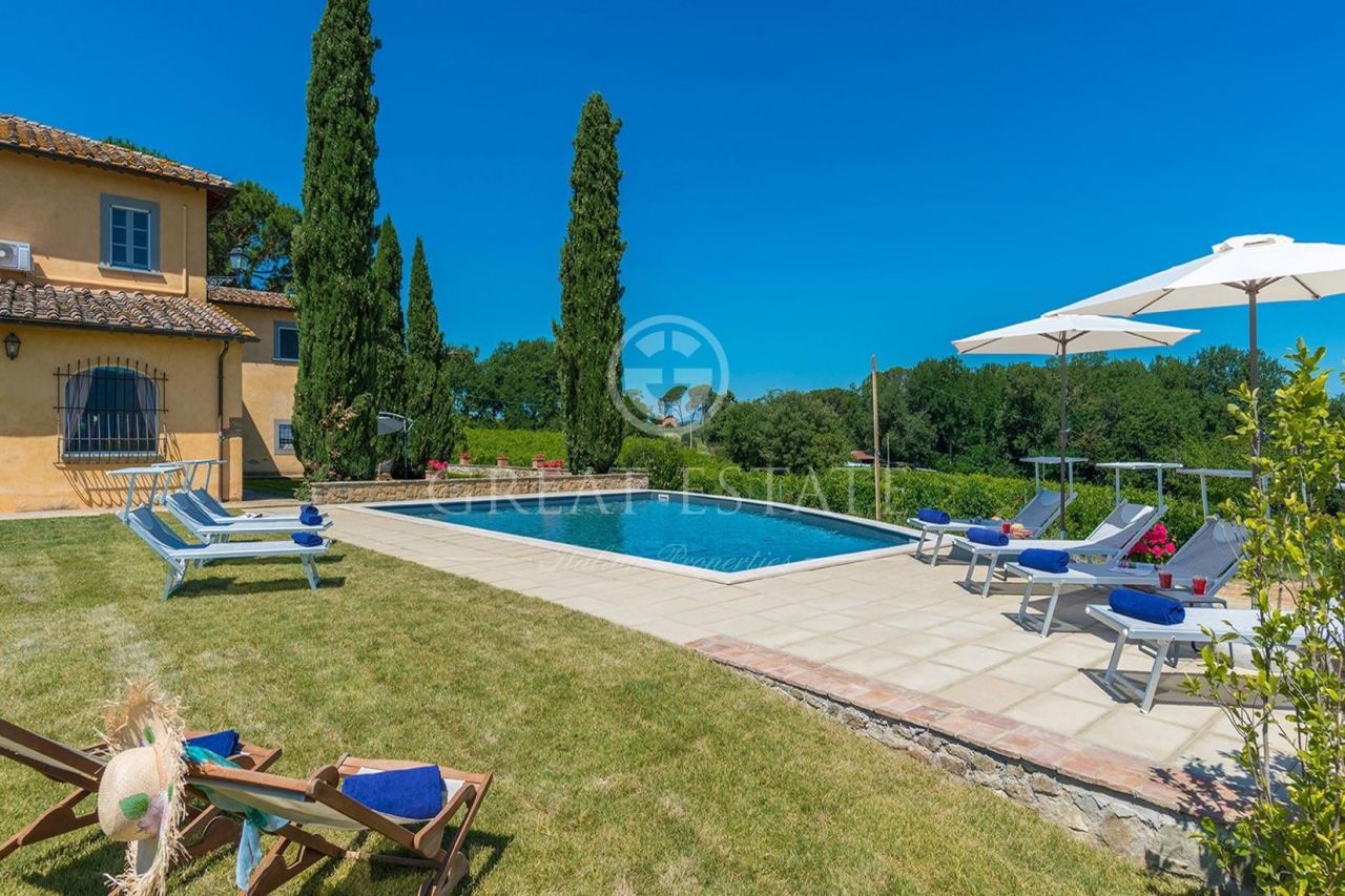 Вилла в Ареццо, Италия, 528.75 м² - фото 3