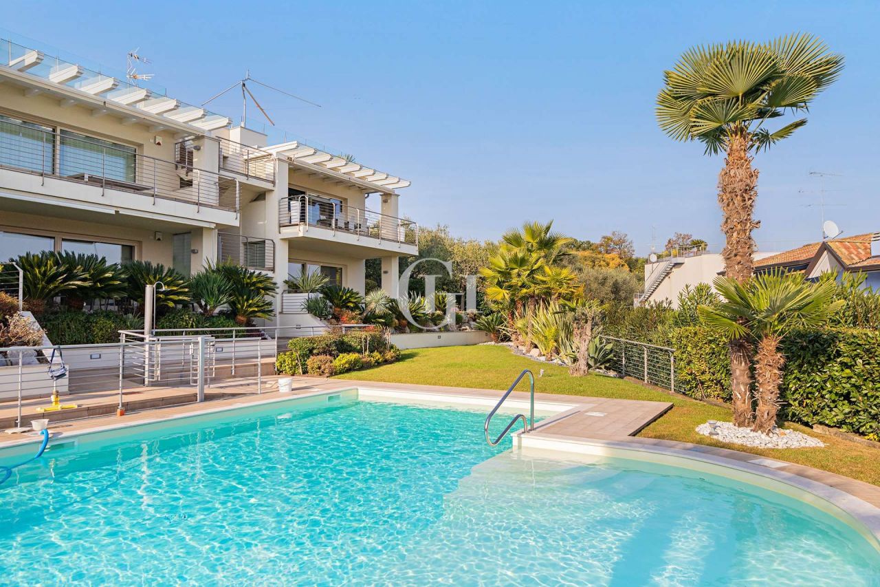 Пентхаус у озера Гарда, Италия, 115 м² - фото 3