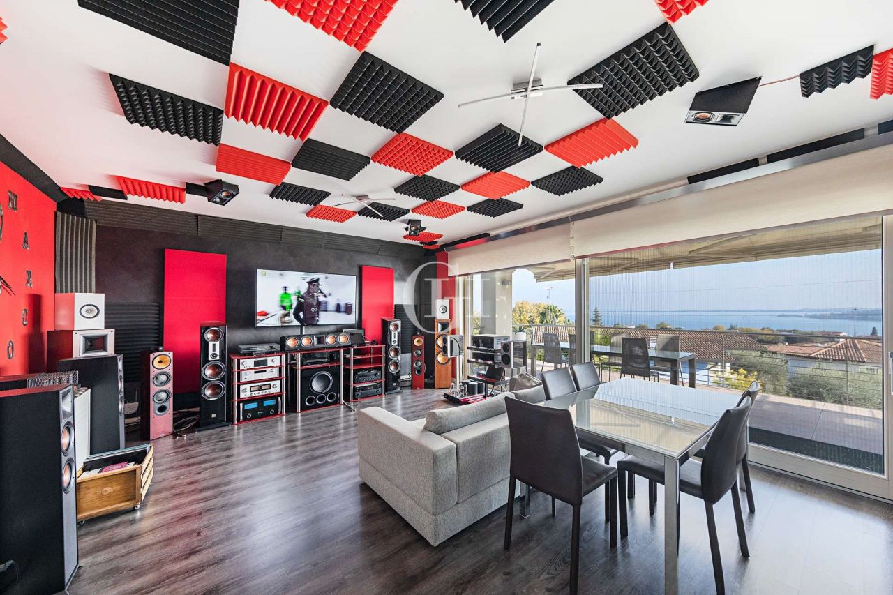 Пентхаус у озера Гарда, Италия, 115 м² - фото 5