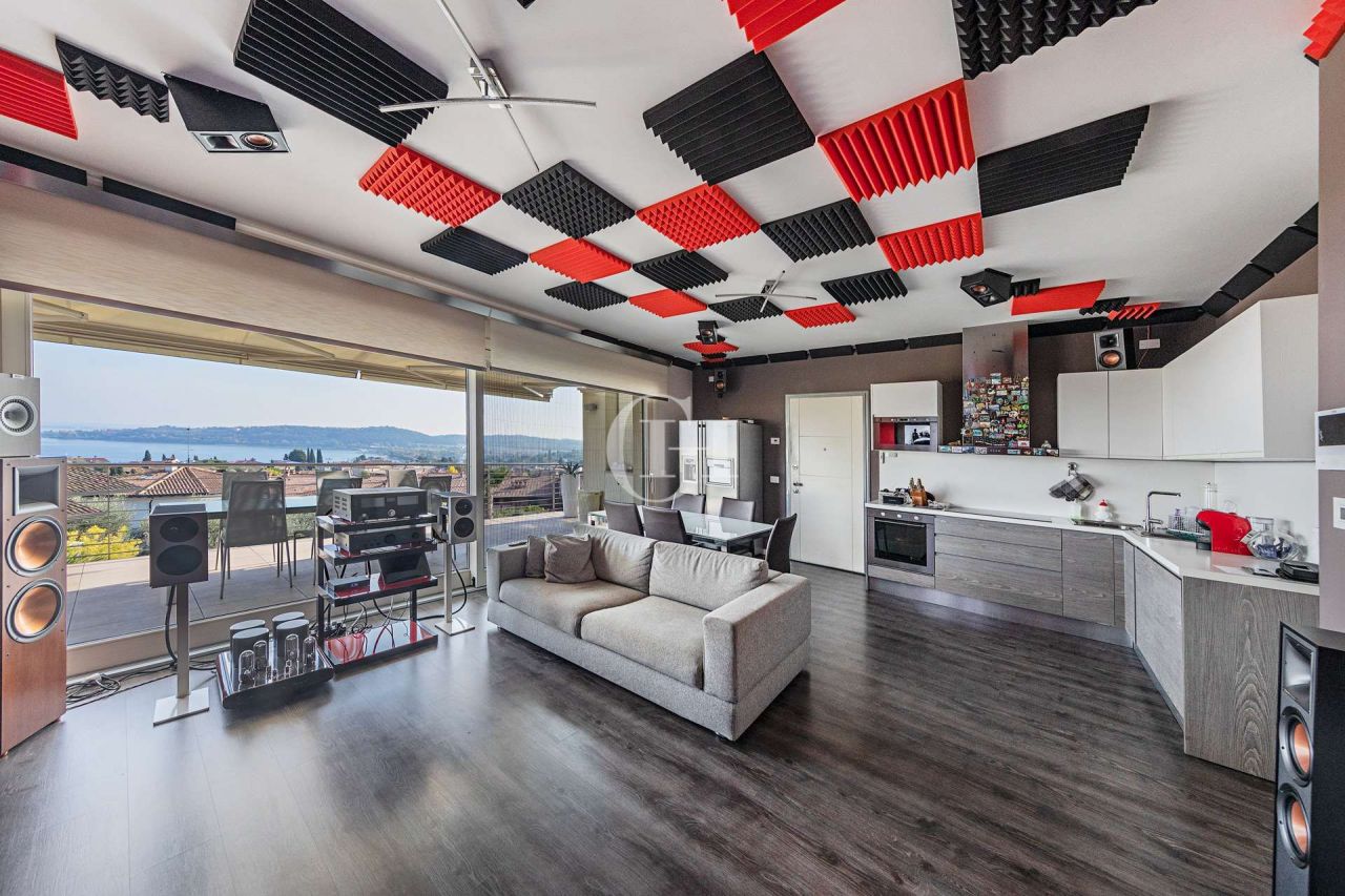 Пентхаус у озера Гарда, Италия, 115 м² - фото 8