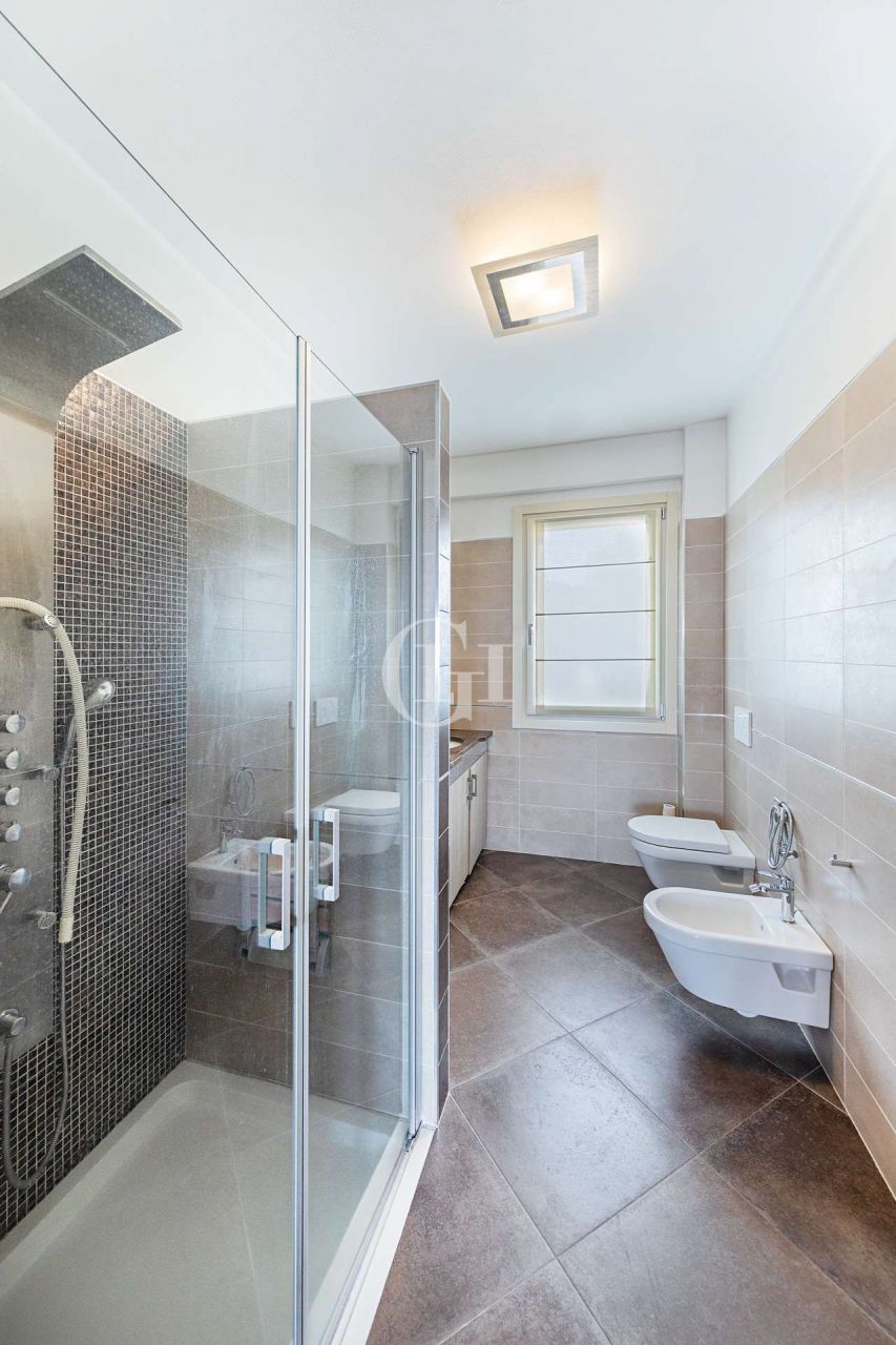 Пентхаус у озера Гарда, Италия, 115 м² - фото 12