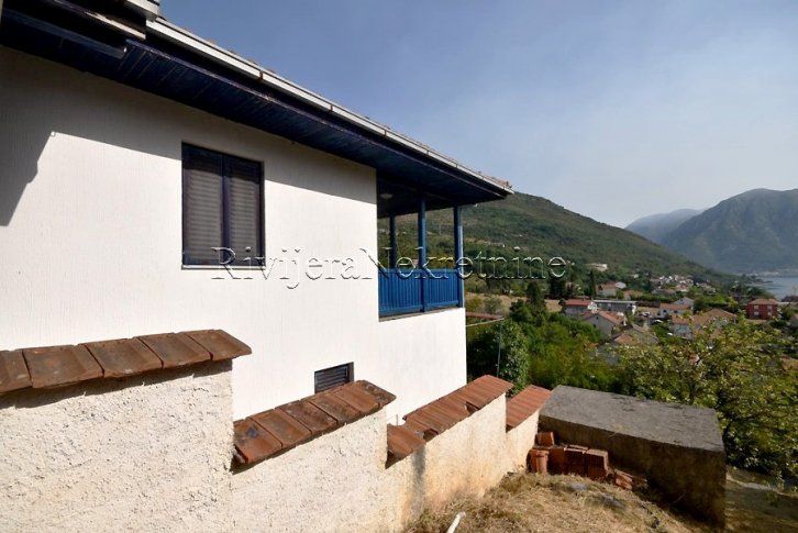 Дом в Херцег-Нови, Черногория, 68 м2 - фото 1