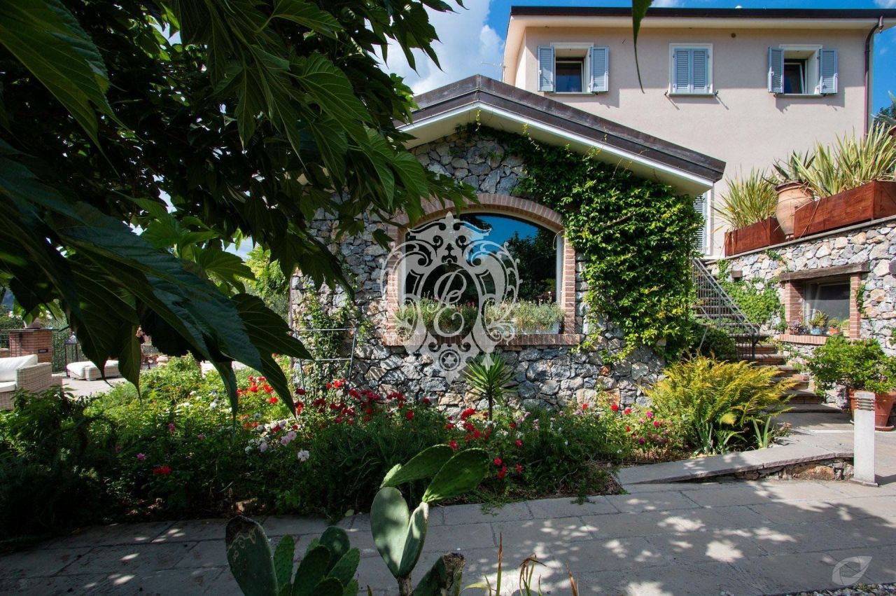 Вилла в Специи, Италия, 300 м² - фото 2