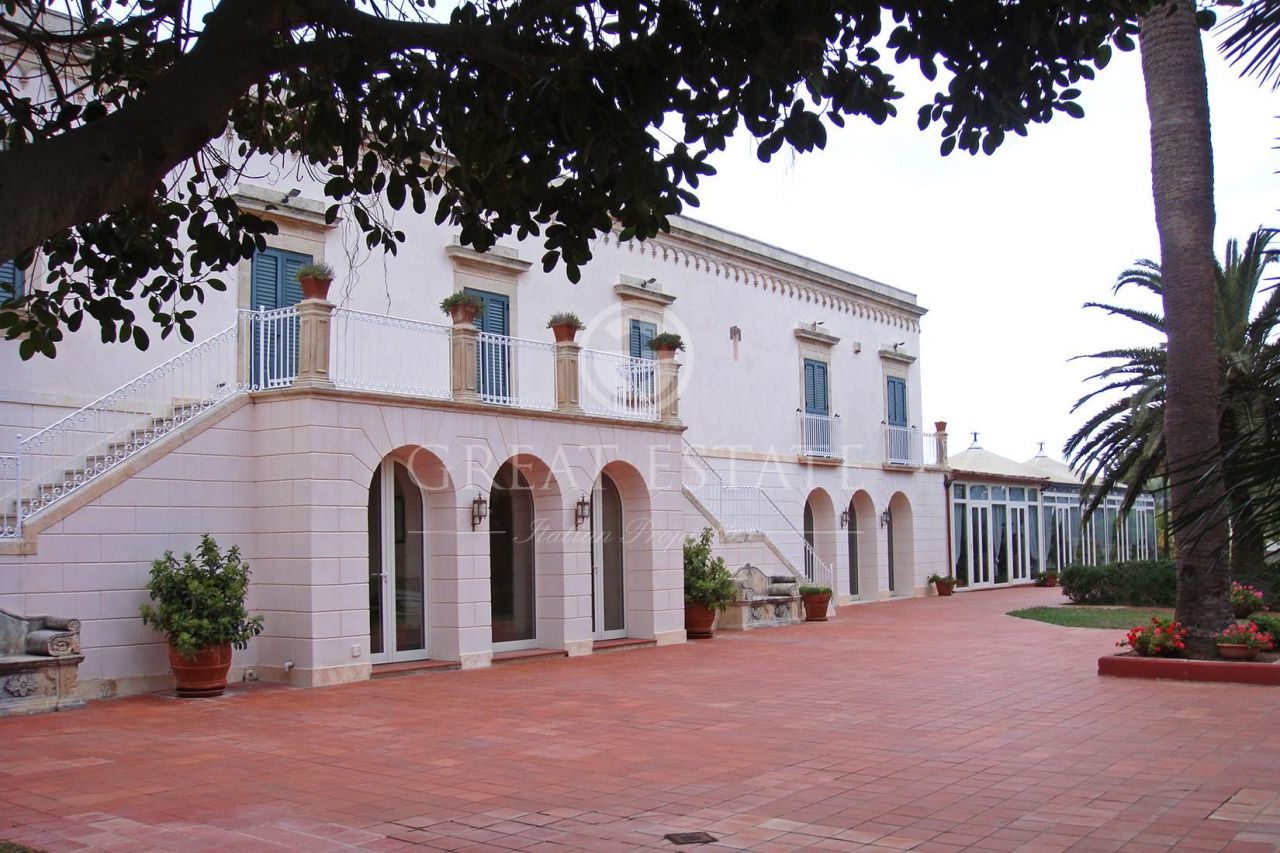 Вилла в Сиракузах, Италия, 909.85 м² - фото 1