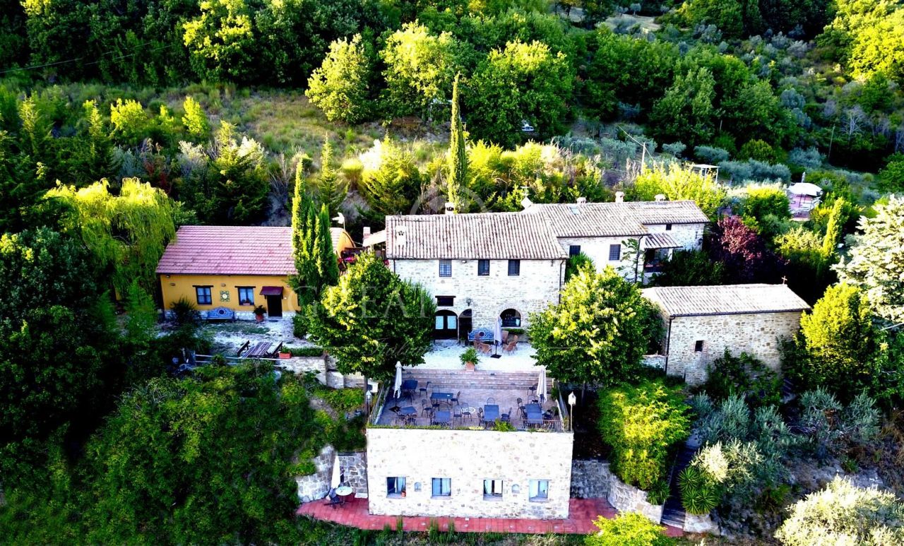 Дом в Ассизи, Италия, 689.25 м2 - фото 1