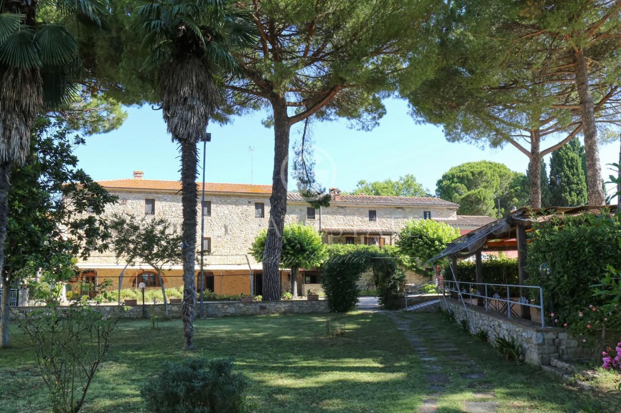 Дом в Пассиньяно-суль-Тразимено, Италия, 995.3 м2 - фото 1