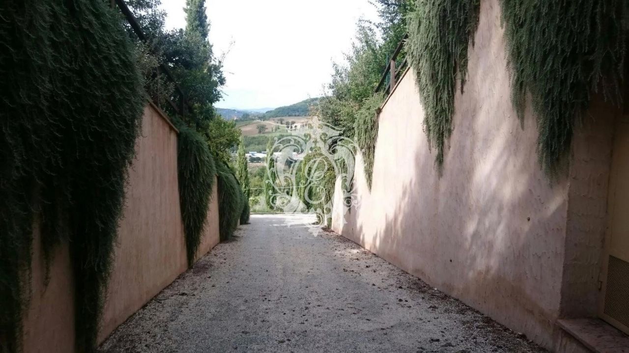 Замок в Тоди, Италия, 1 000 м² - фото 4