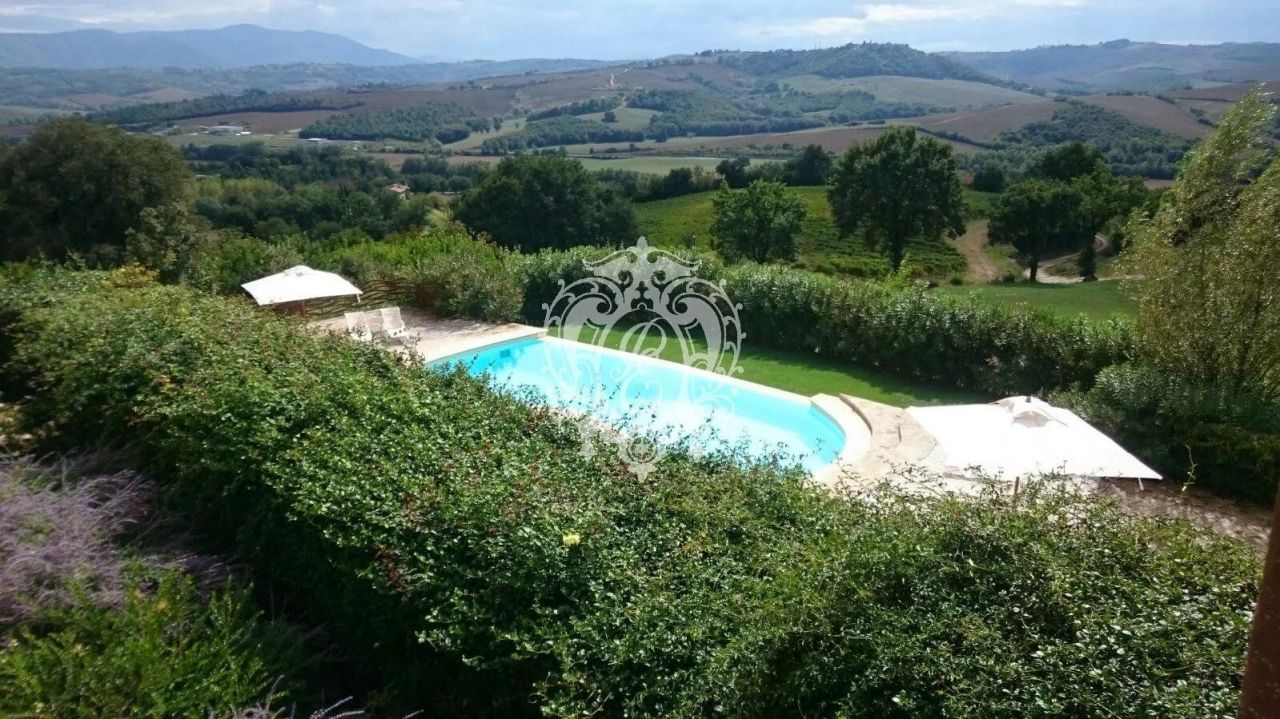 Замок в Тоди, Италия, 1 000 м² - фото 6