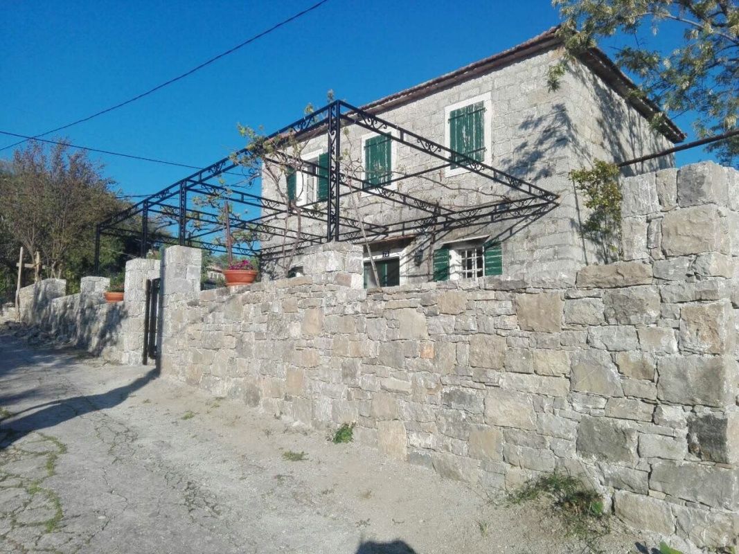 Дом в Херцег-Нови, Черногория, 87 м2 - фото 1