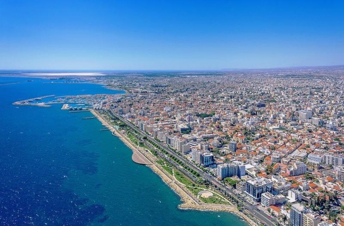 Коммерческая недвижимость в Лимасоле, Кипр, 260 м2 - фото 1