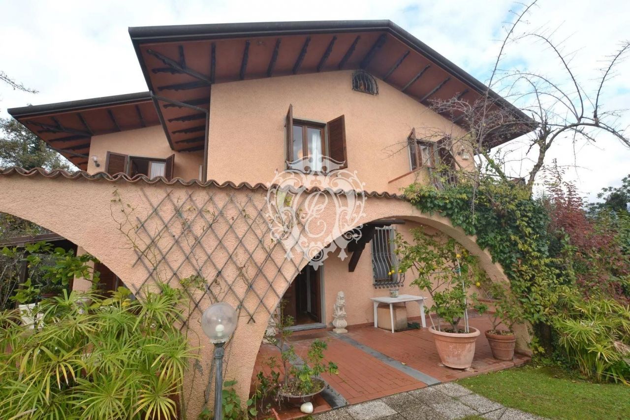 Вилла в Форте деи Марми, Италия, 400 м² - фото 2