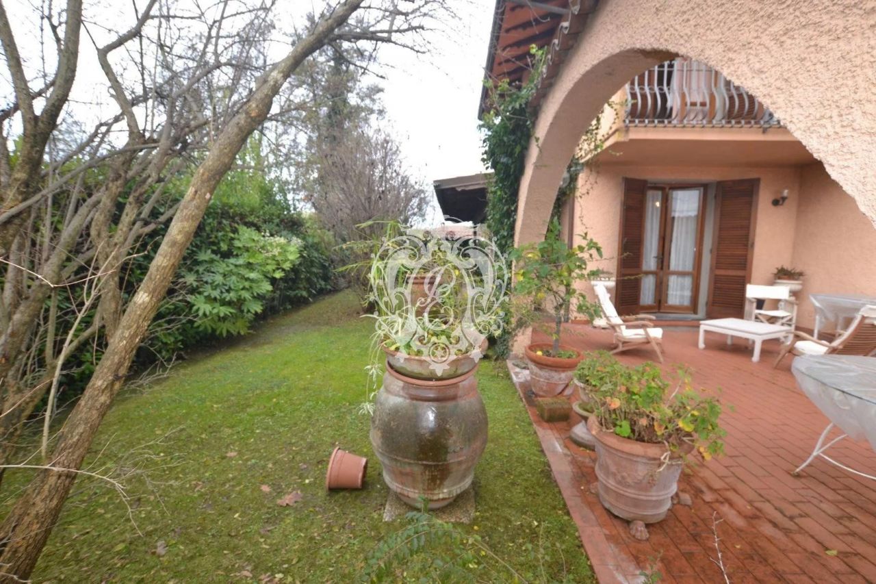 Вилла в Форте деи Марми, Италия, 400 м² - фото 13