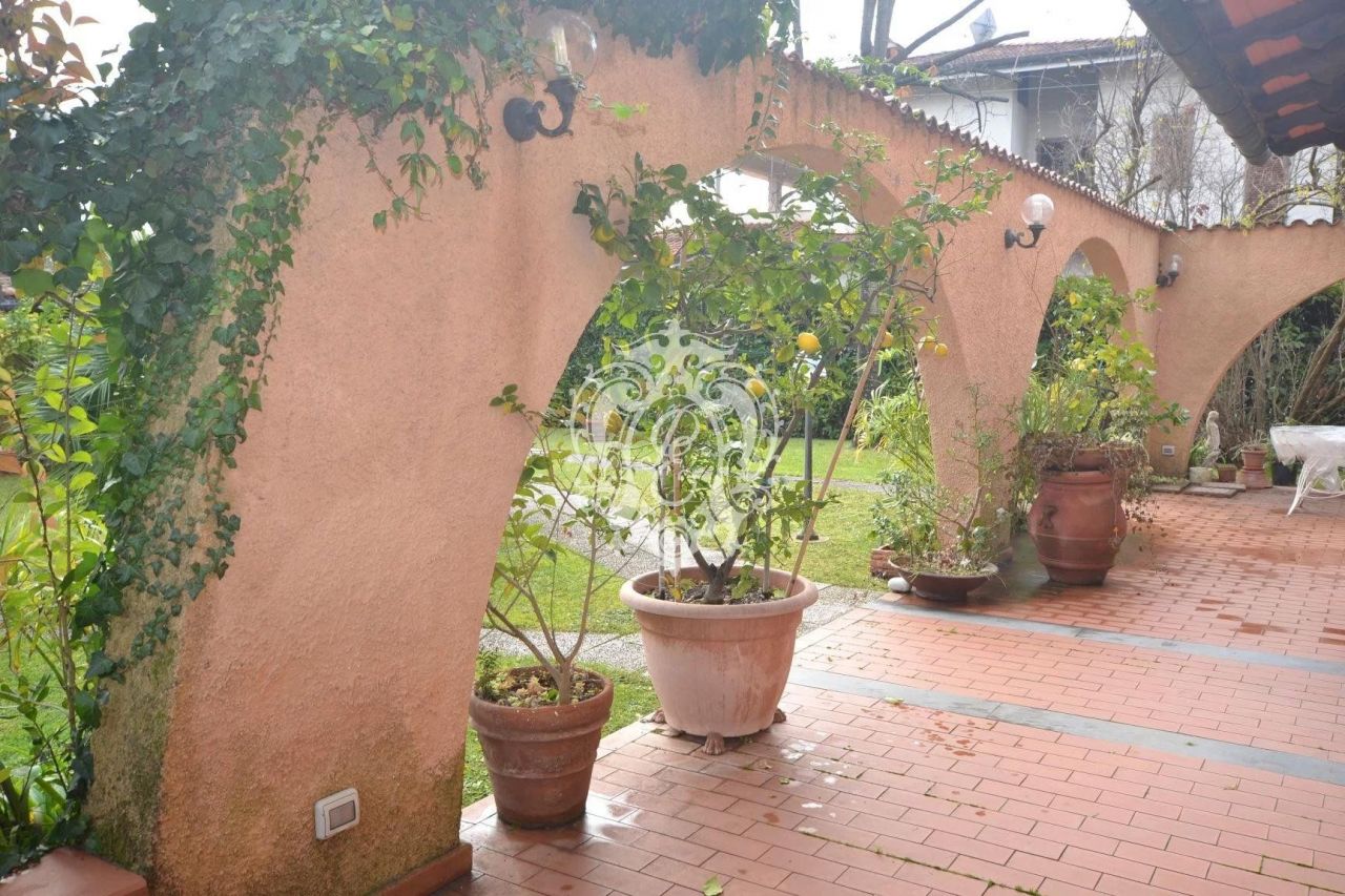 Вилла в Форте деи Марми, Италия, 400 м² - фото 14