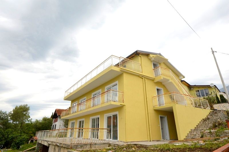 Квартира в Херцег-Нови, Черногория, 60 м² - фото 2