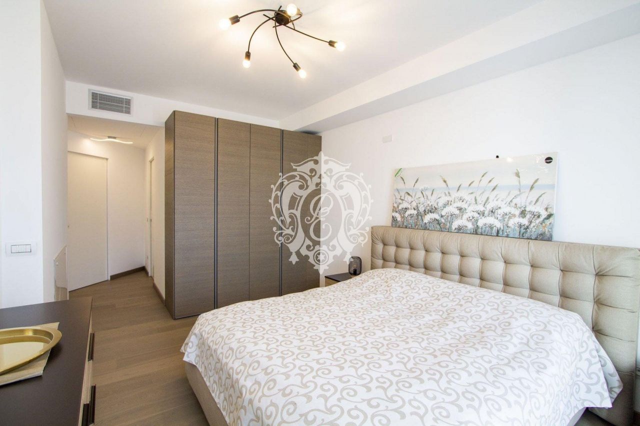 Квартира в Карате-Урио, Италия, 160 м² - фото 18