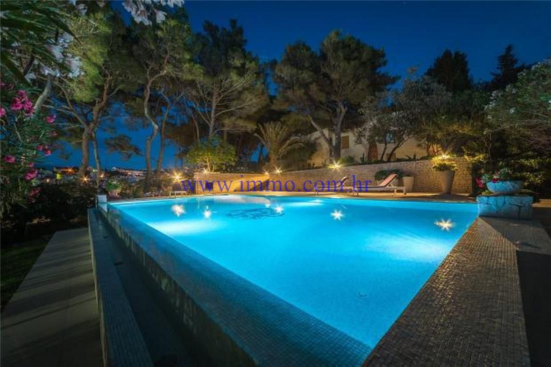 Вилла на острове Брач, Хорватия, 576 м² - фото 15