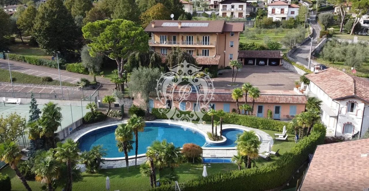 Отель, гостиница в Тремеццине, Италия, 1 000 м2 - фото 1