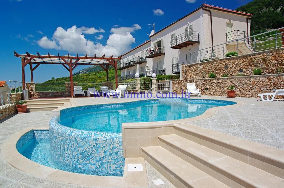 Отель, гостиница на острове Браче, Хорватия, 1 000 м2 - фото 1