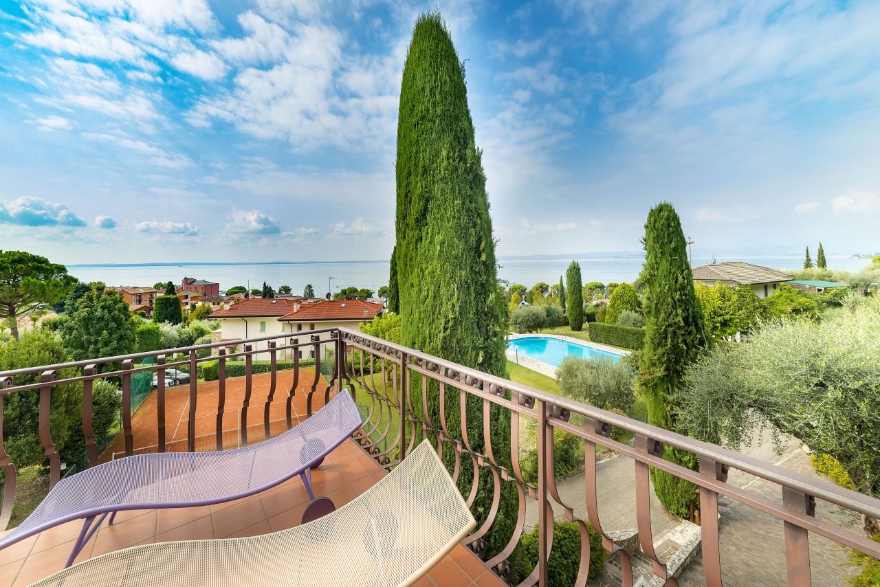 Вилла у озера Гарда, Италия, 445 м² - фото 2