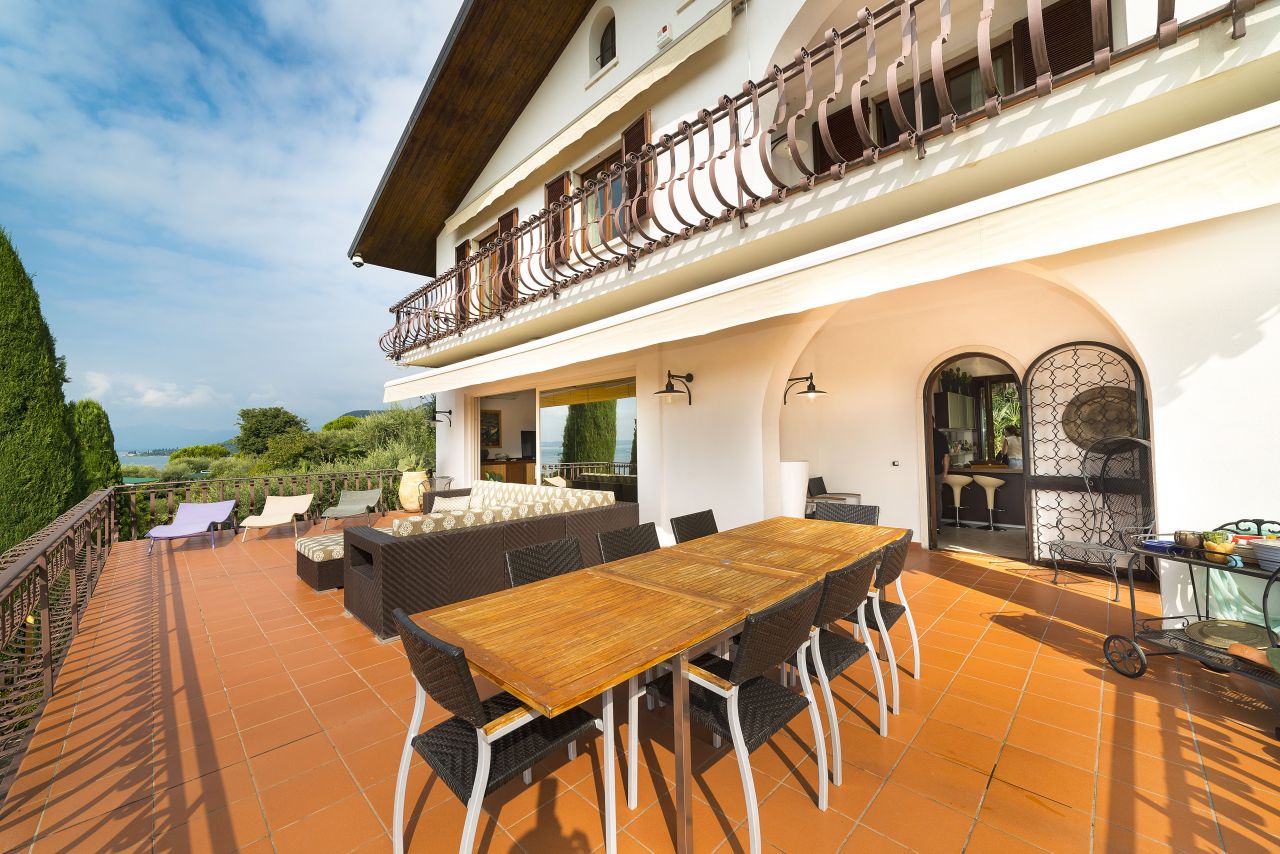 Вилла у озера Гарда, Италия, 445 м² - фото 10