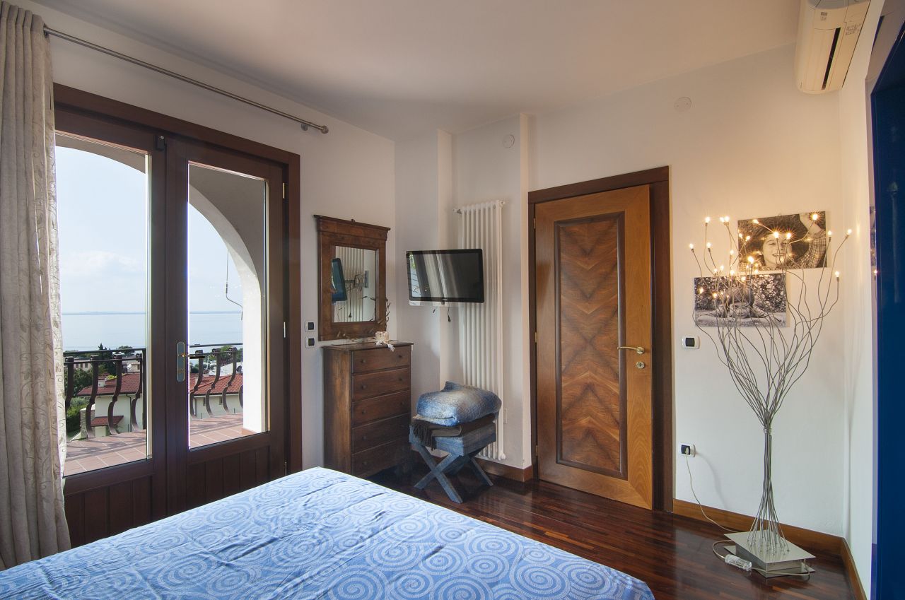 Вилла у озера Гарда, Италия, 445 м² - фото 14