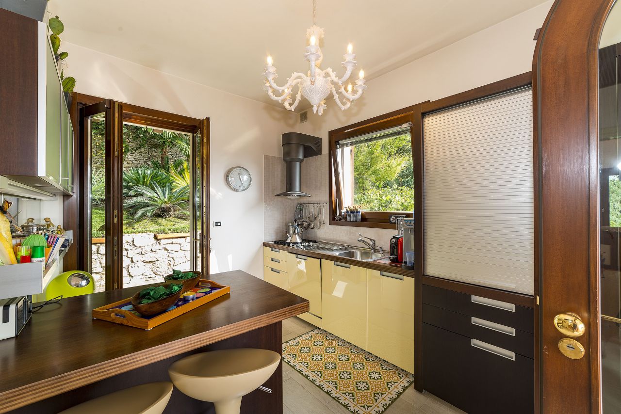 Вилла у озера Гарда, Италия, 445 м² - фото 11