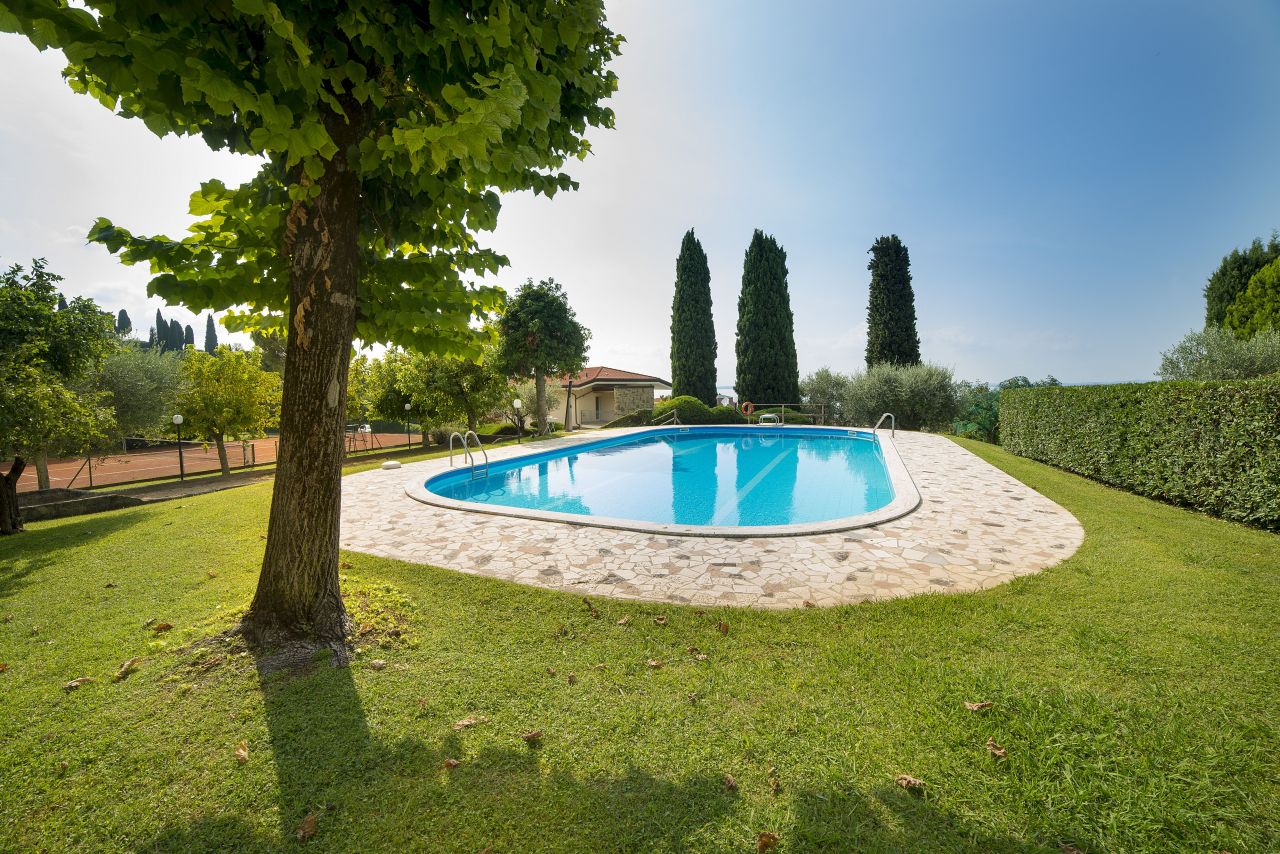 Вилла у озера Гарда, Италия, 445 м² - фото 19