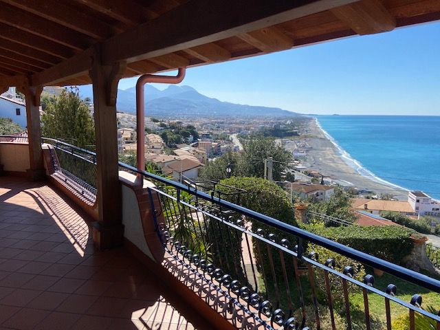 Вилла в Скалее, Италия, 200 м² - фото 14