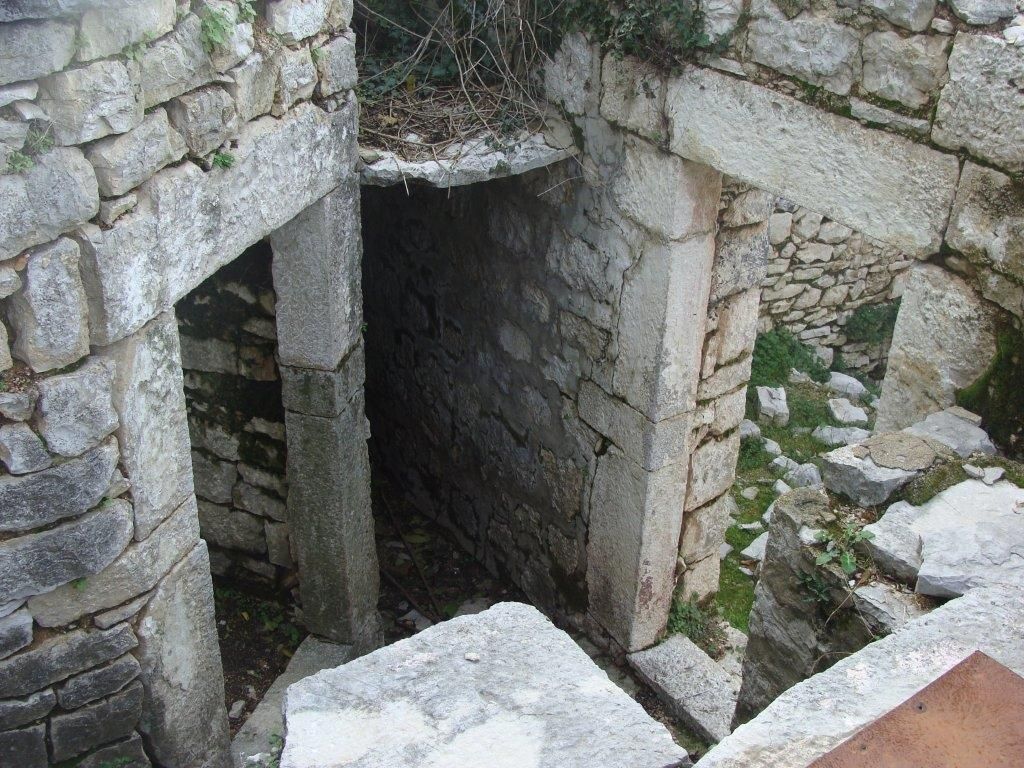 Дом под реконструкцию в Херцег-Нови, Черногория, 50 м² - фото 4