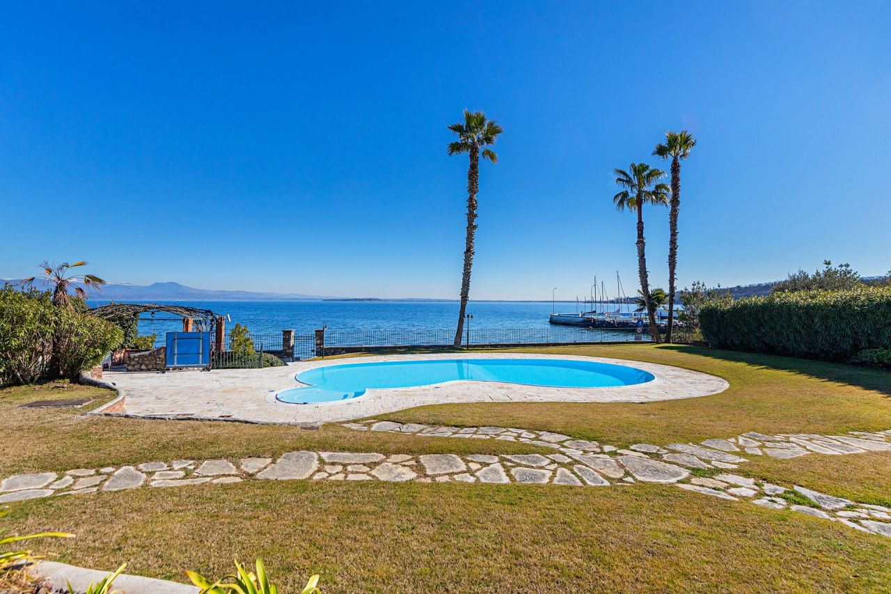 Вилла у озера Гарда, Италия, 300 м² - фото 3