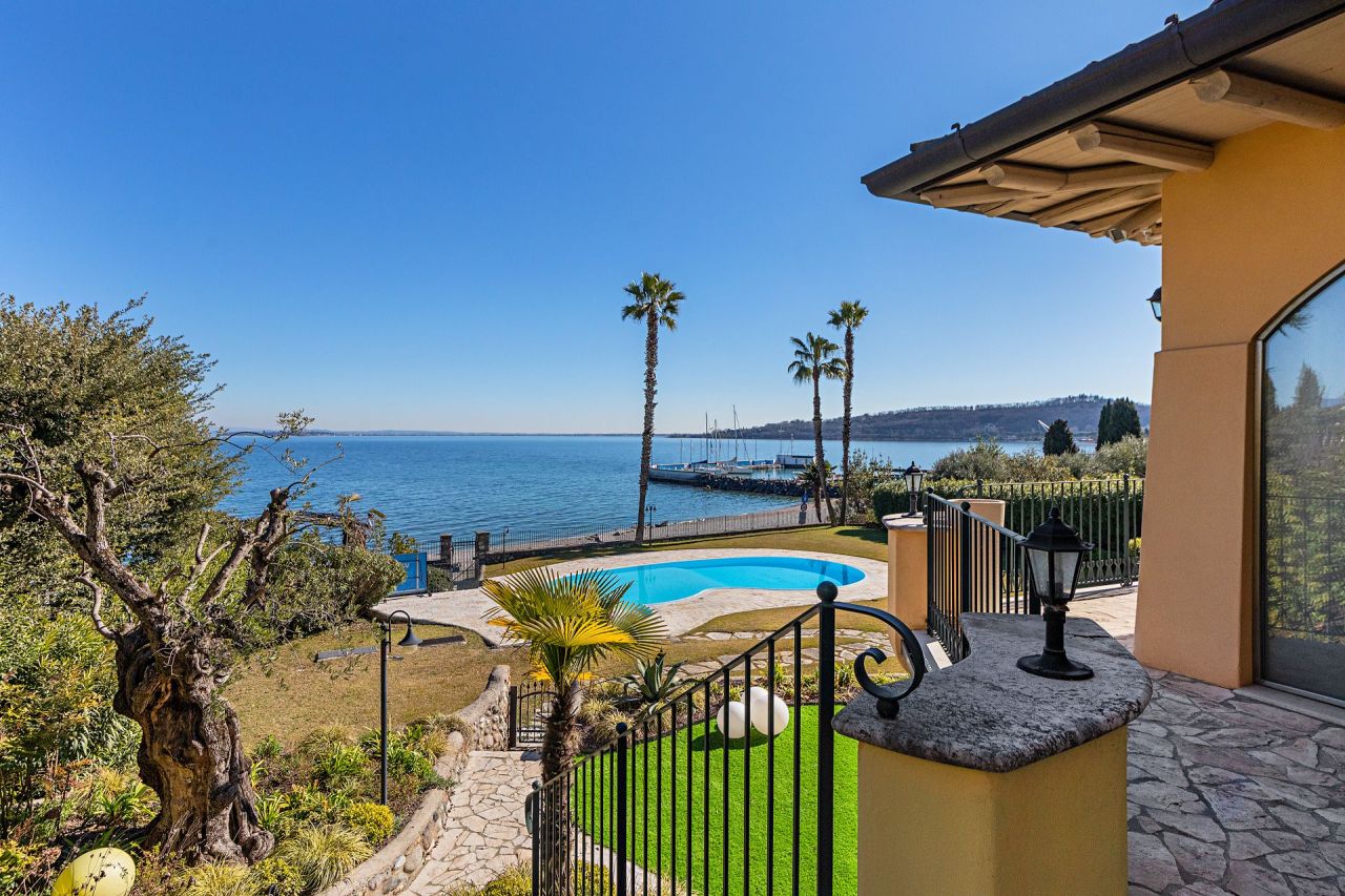 Вилла у озера Гарда, Италия, 300 м² - фото 4